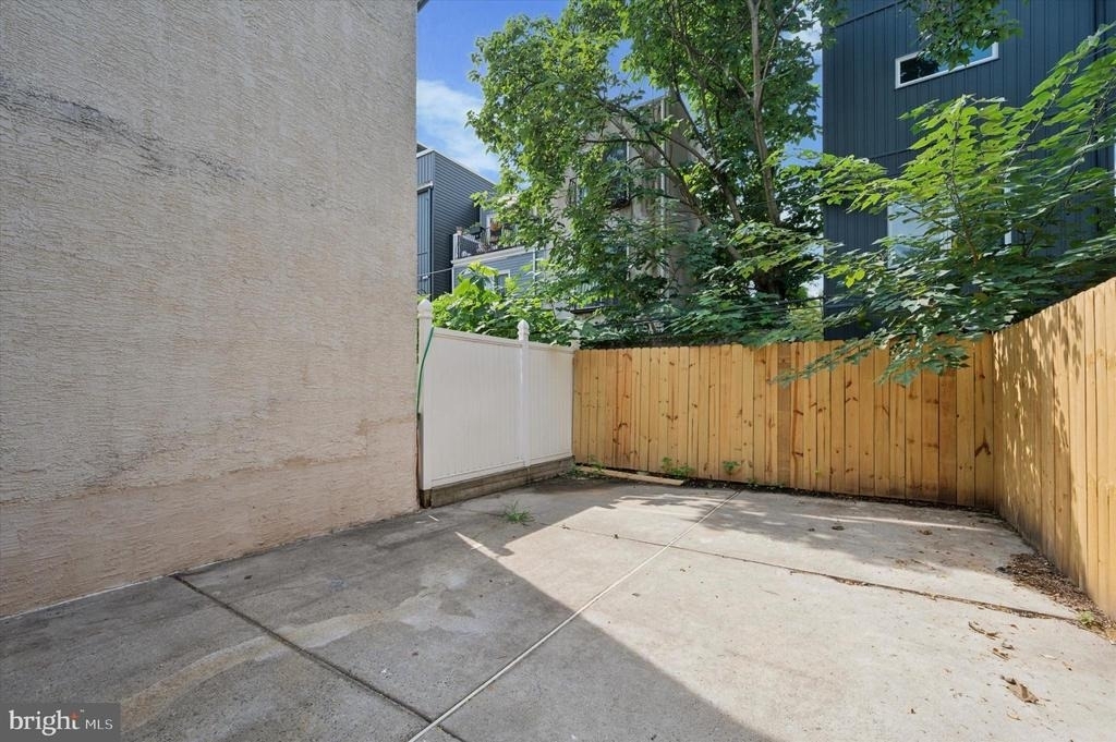 2120 Christian Street - Photo 13