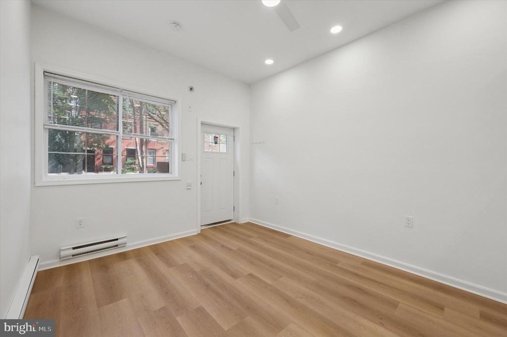 2120 Christian Street - Photo 3