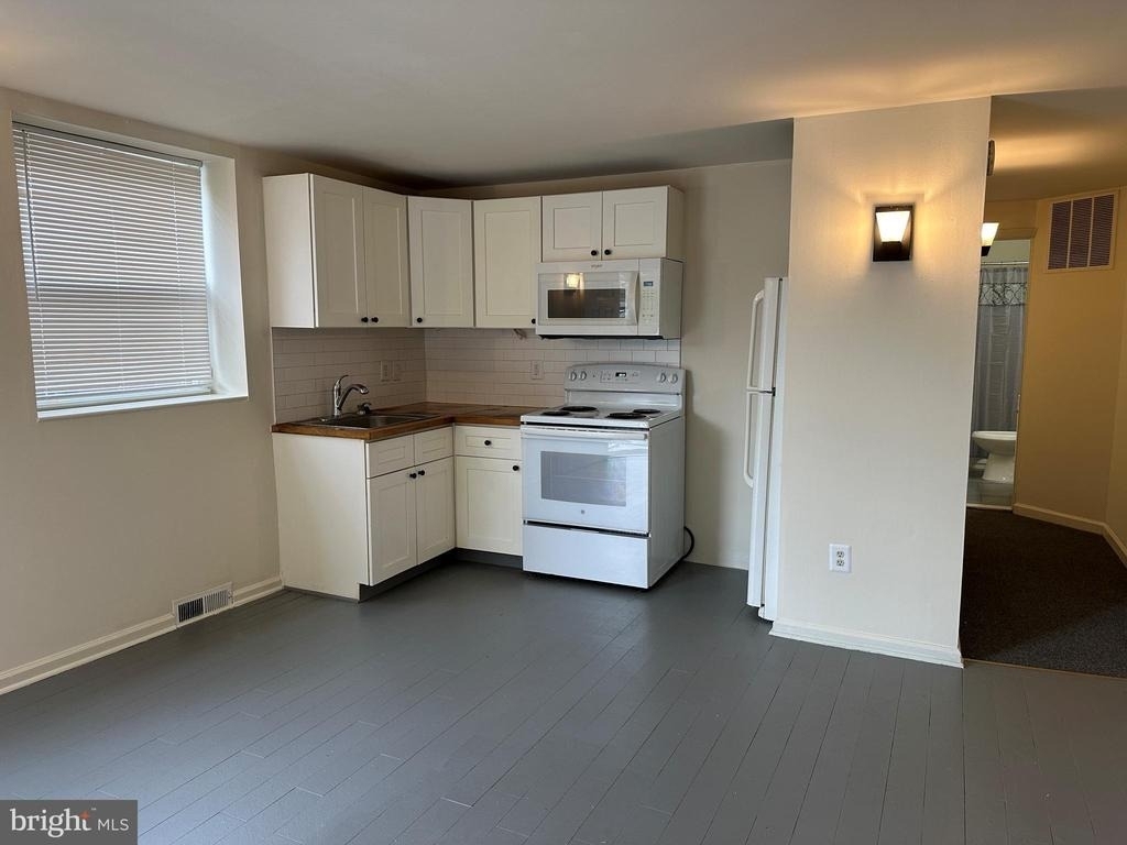 2621 E Thompson Street - Photo 9