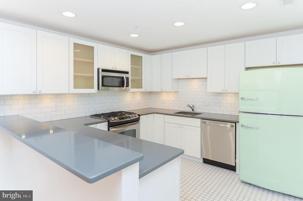 1518 Spruce Street - Photo 1