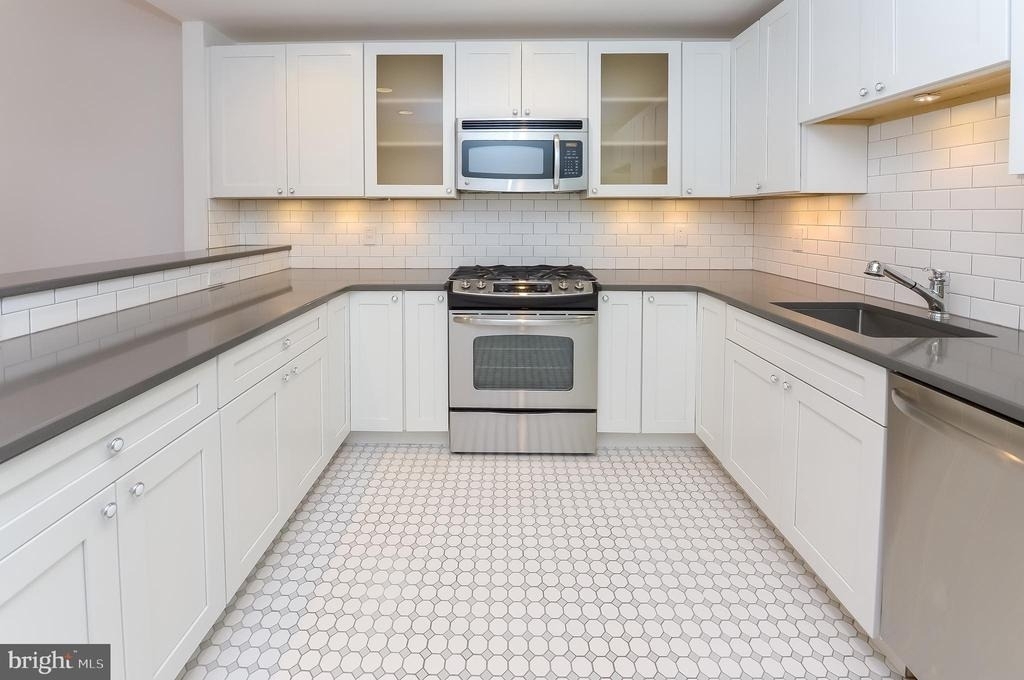 1518 Spruce Street - Photo 4