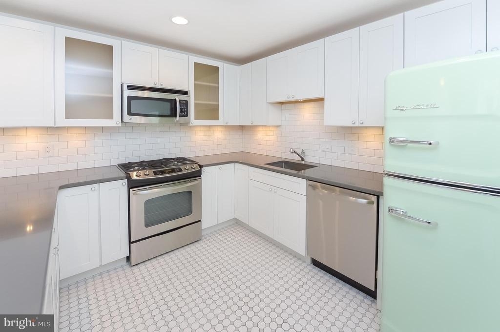 1518 Spruce Street - Photo 5
