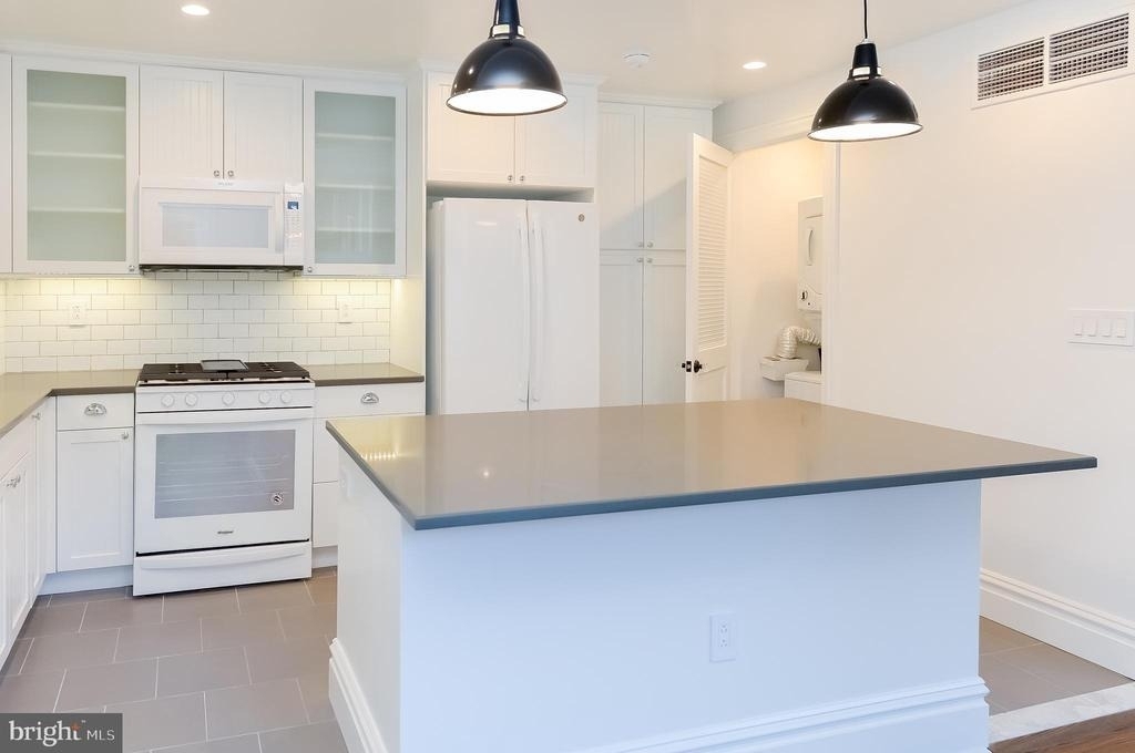 1520 Spruce Street - Photo 3