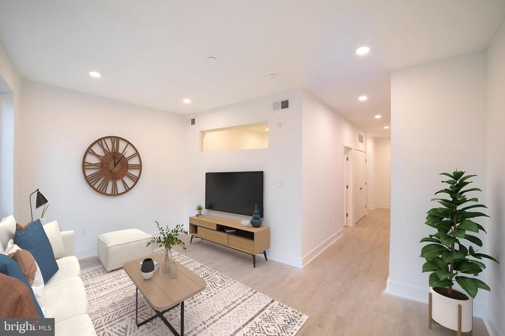 1325 N Lee Street - Photo 0