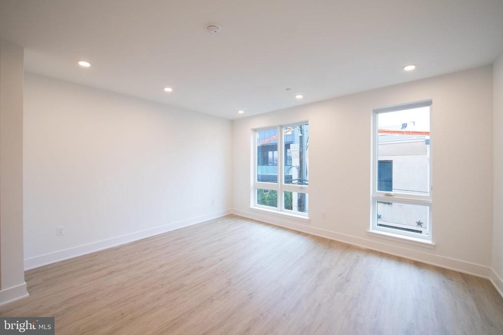 1325 N Lee Street - Photo 4