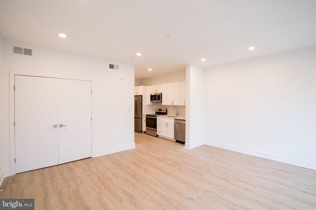 1325 N Lee Street - Photo 8