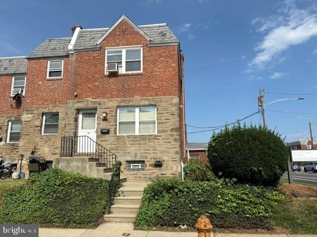 6936 Sylvester Street - Photo 0