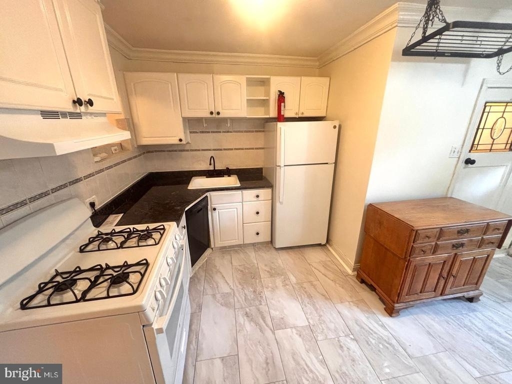 3229 Almond Street - Photo 11