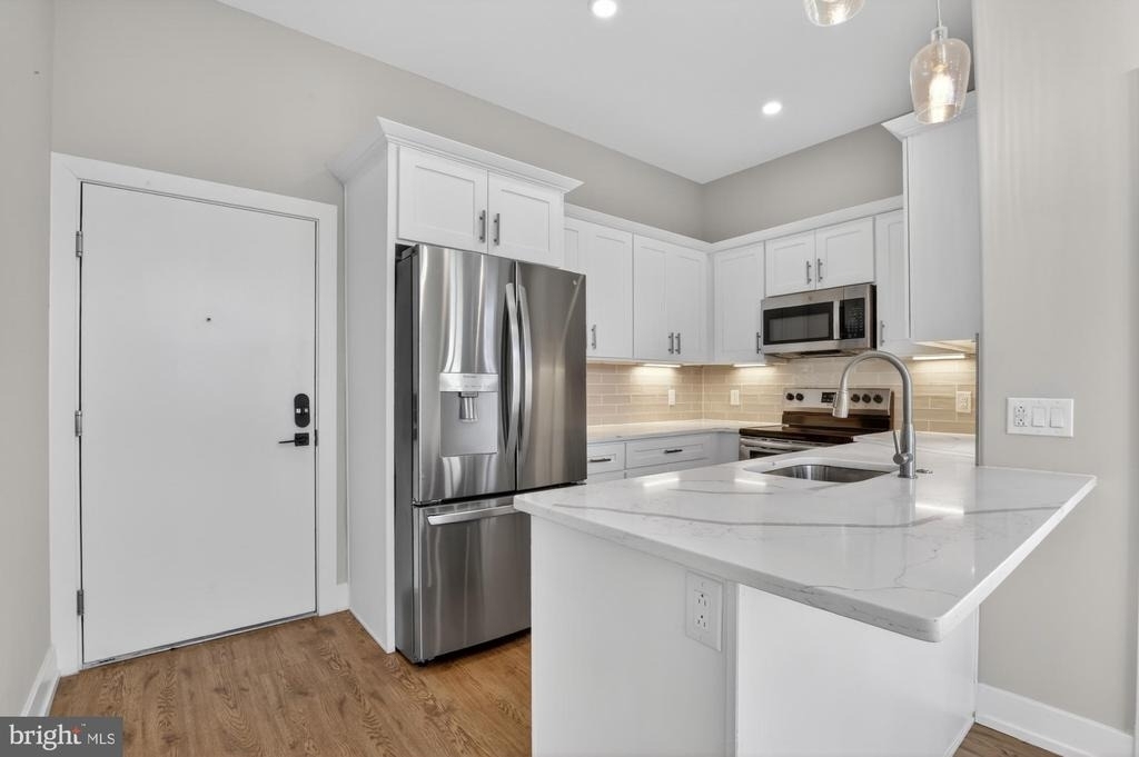 2034 N Front Street - Photo 4