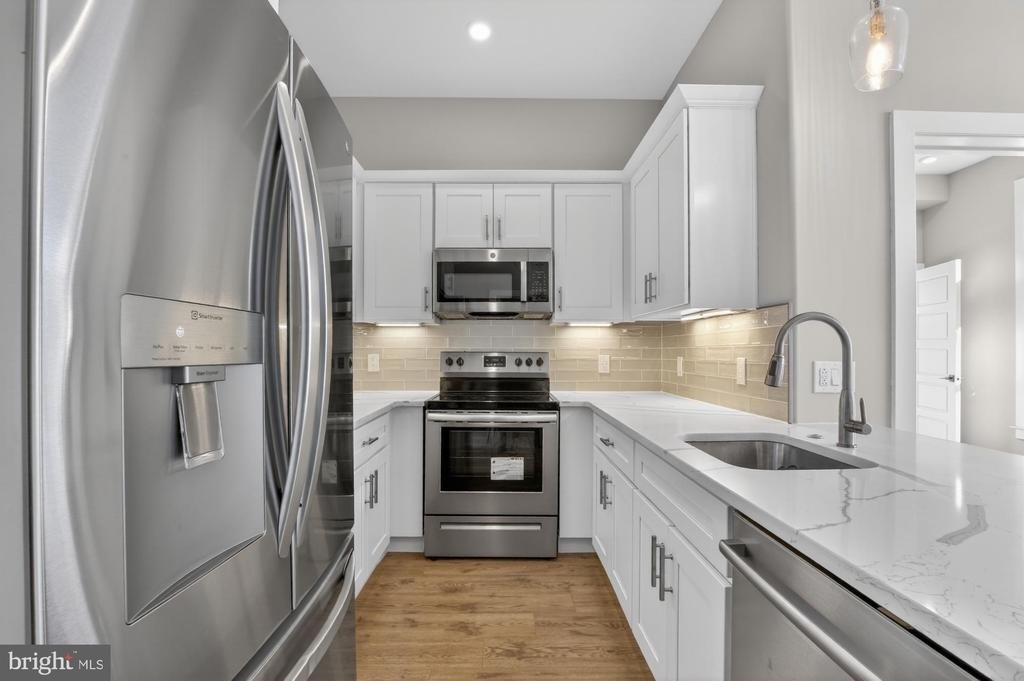 2034 N Front Street - Photo 3