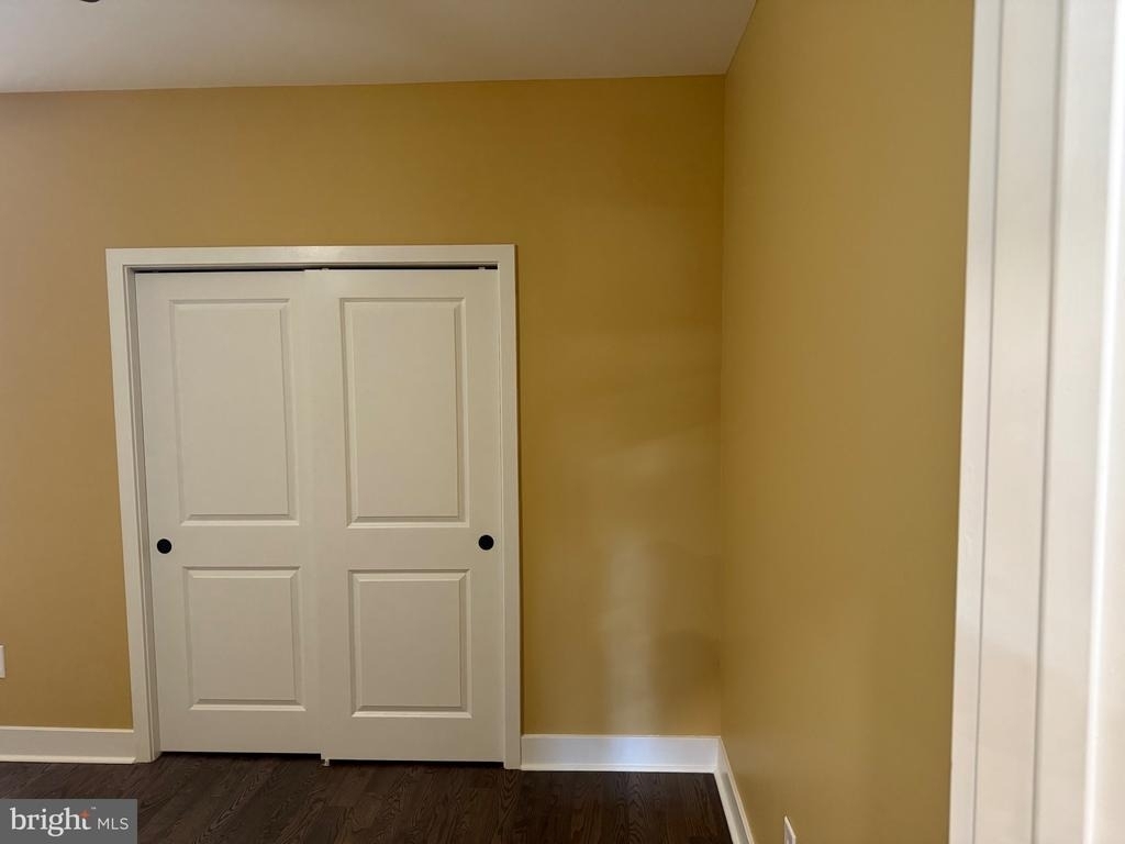 6048 Catharine Street - Photo 5