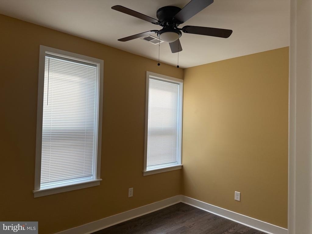6048 Catharine Street - Photo 8