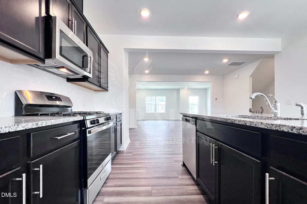1421 Jay Road - Photo 10