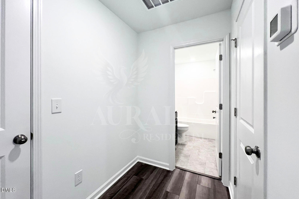 1421 Jay Road - Photo 4