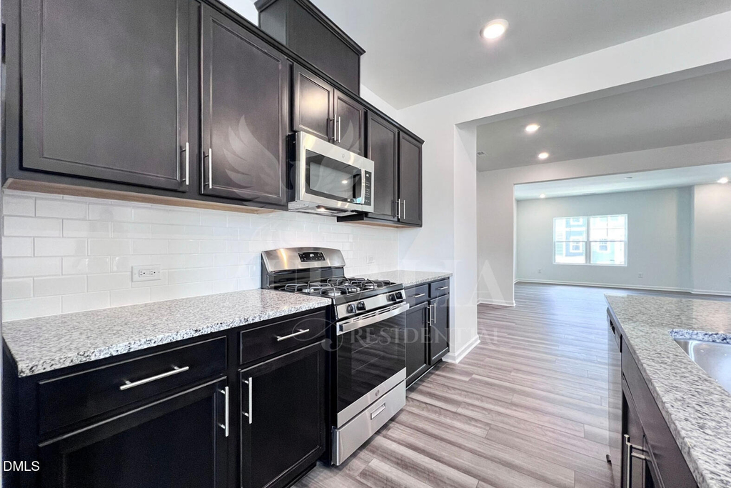 1421 Jay Road - Photo 9
