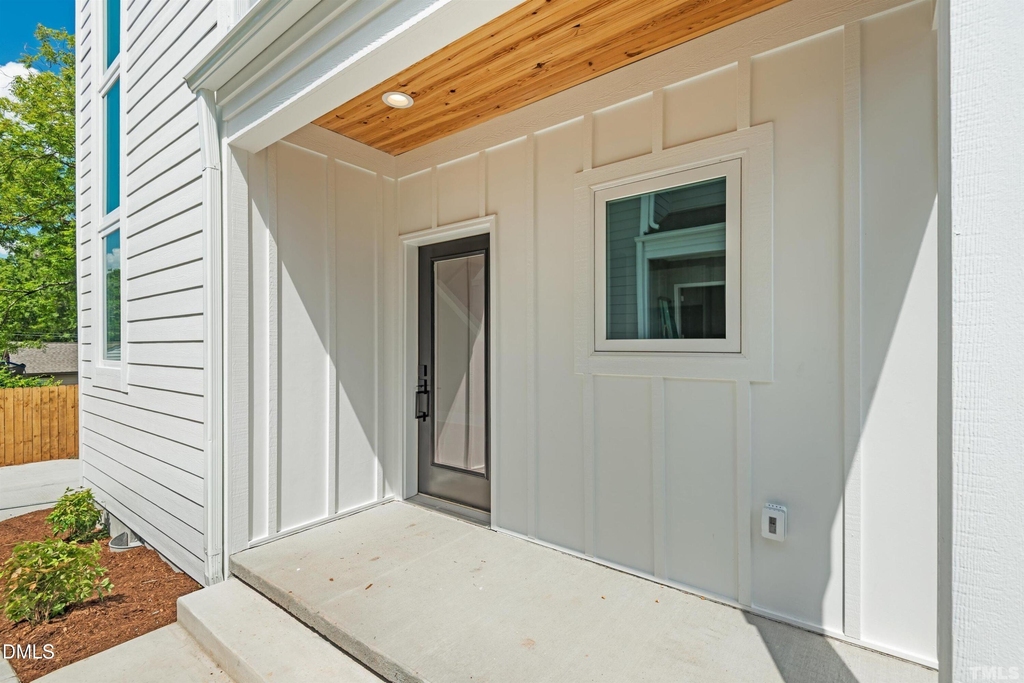 715 Drew Street - Photo 1