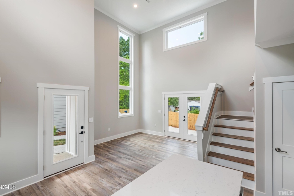 715 Drew Street - Photo 2