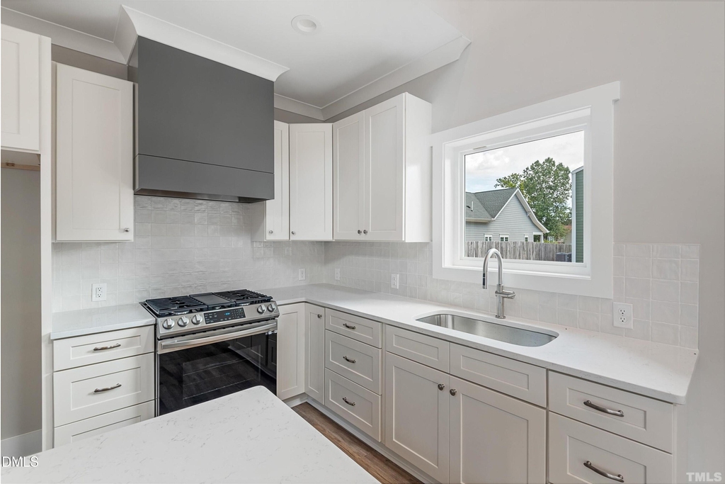 715 Drew Street - Photo 9