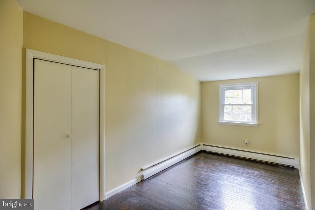 107 E Sixth Street - Photo 5
