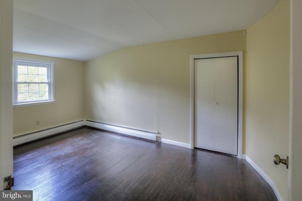 107 E Sixth Street - Photo 6