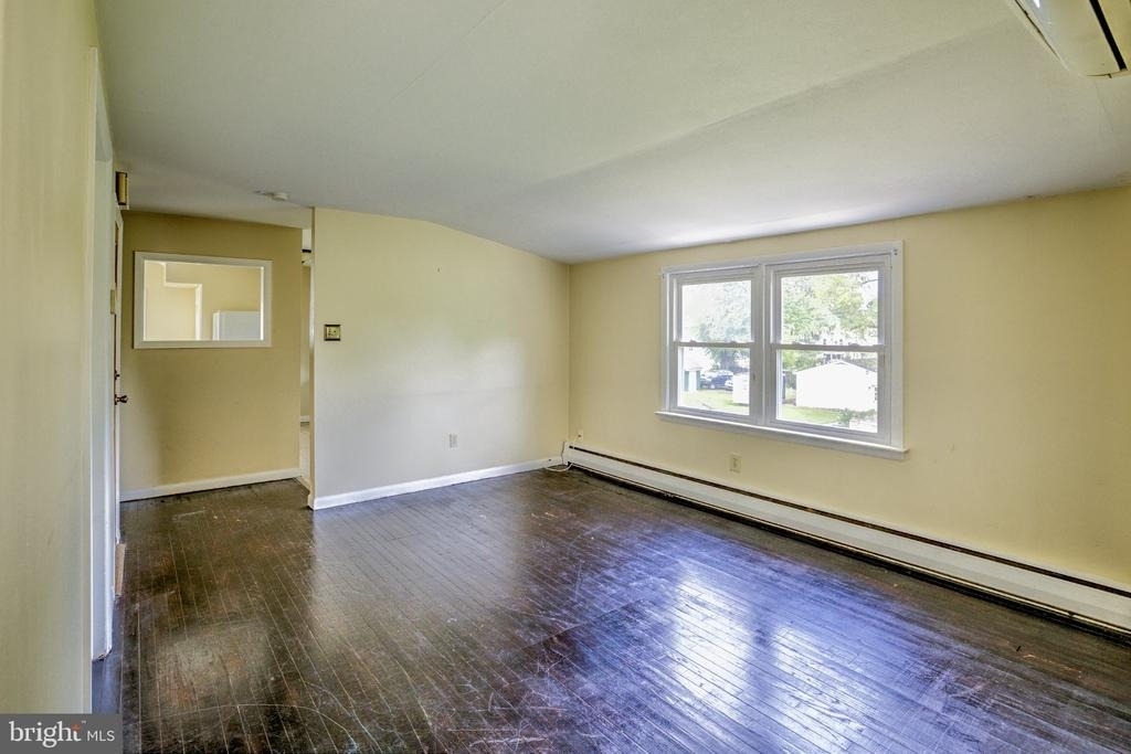 107 E Sixth Street - Photo 2