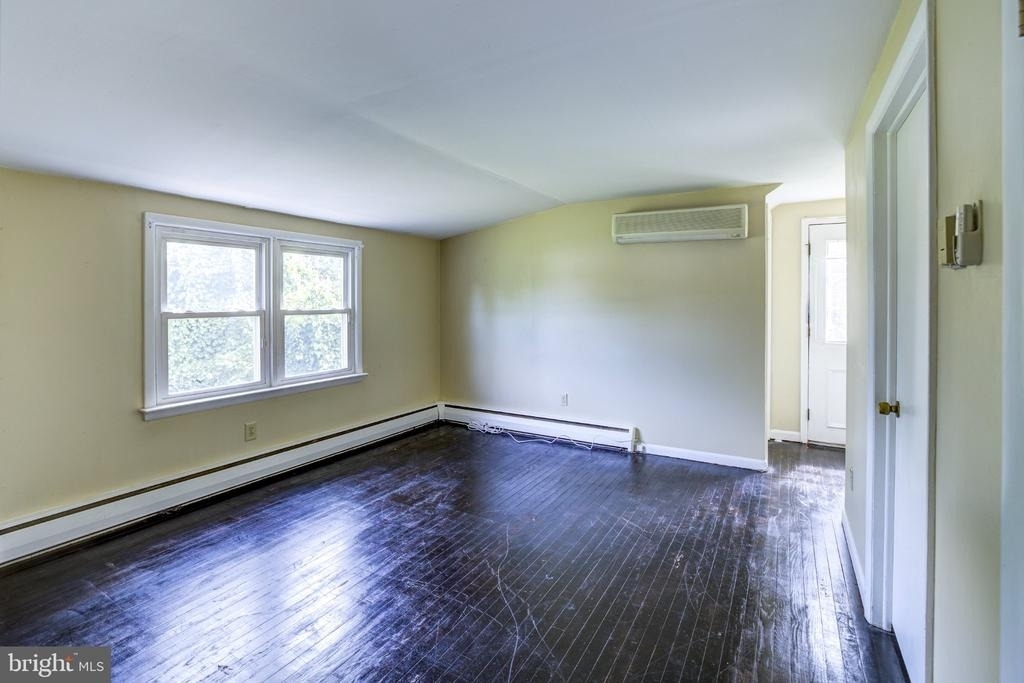 107 E Sixth Street - Photo 1