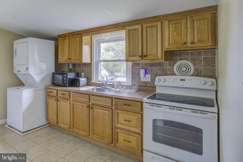 107 E Sixth Street - Photo 3