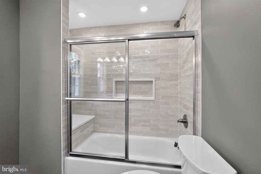 216 Huron Avenue - Photo 17