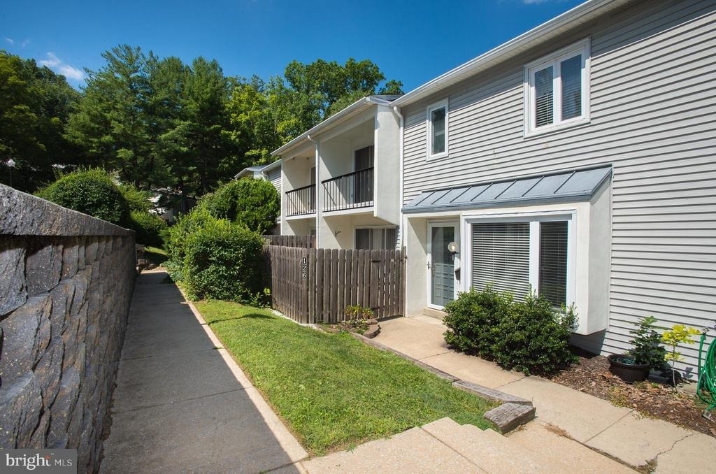 126 E Chelsea Circle - Photo 1