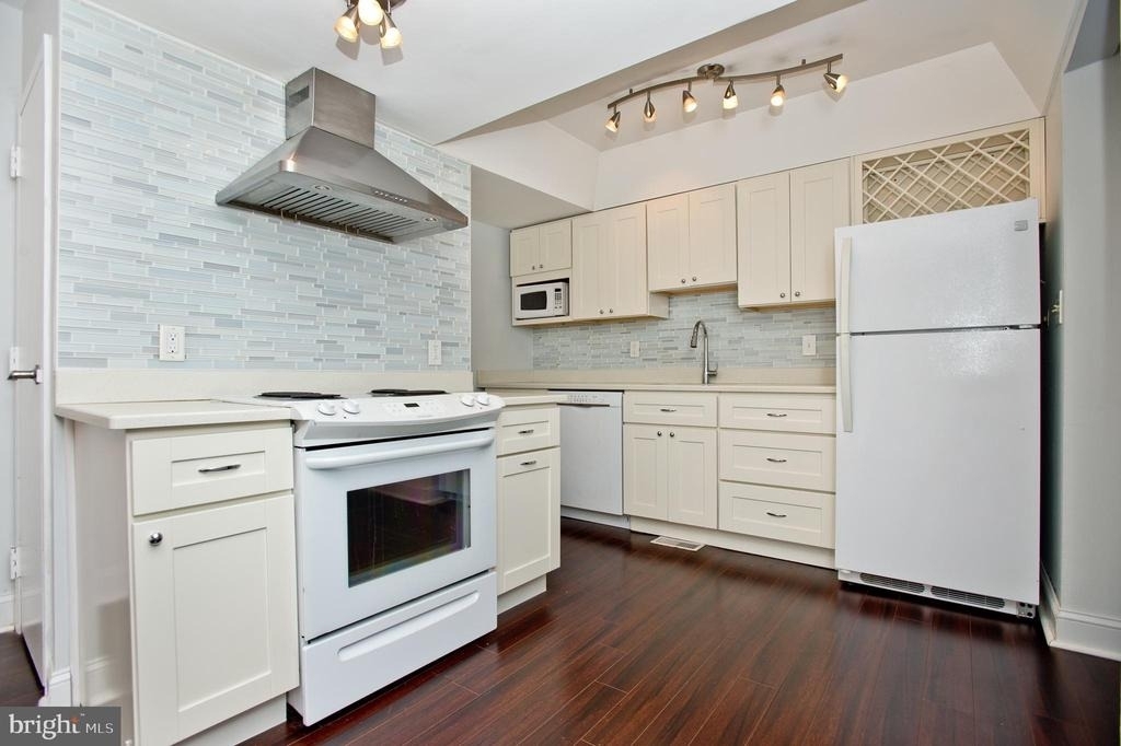 126 E Chelsea Circle - Photo 12