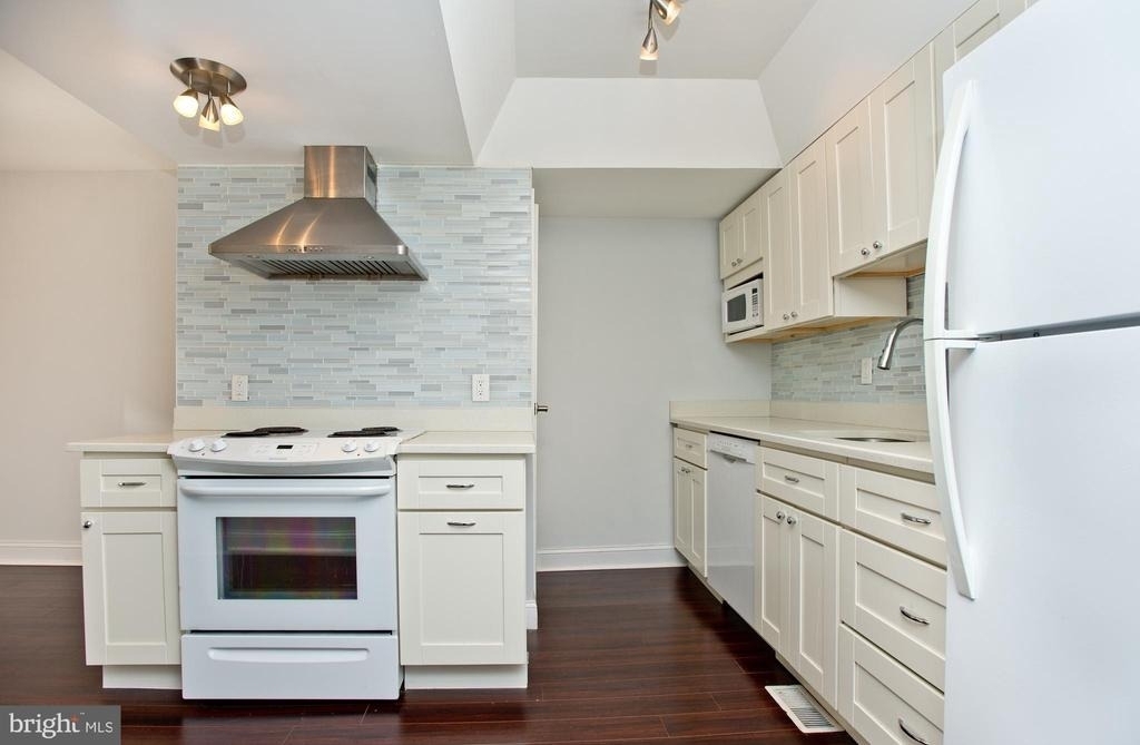 126 E Chelsea Circle - Photo 13