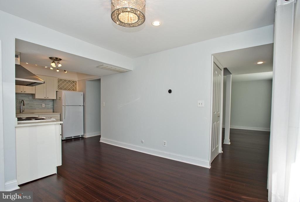 126 E Chelsea Circle - Photo 8