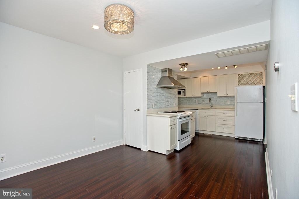 126 E Chelsea Circle - Photo 7