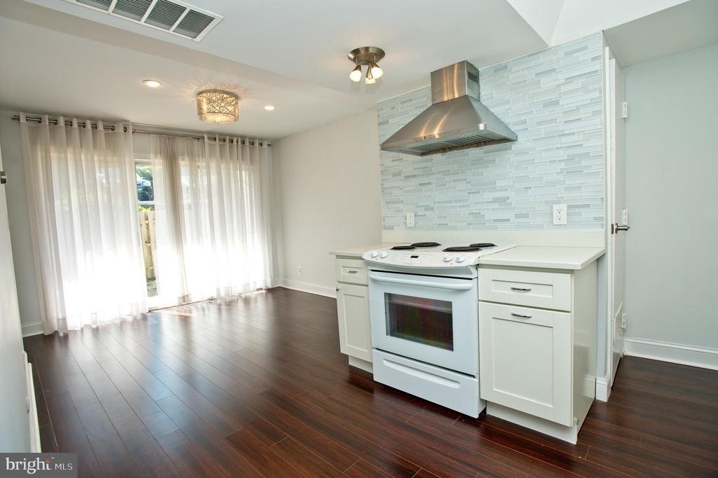 126 E Chelsea Circle - Photo 9