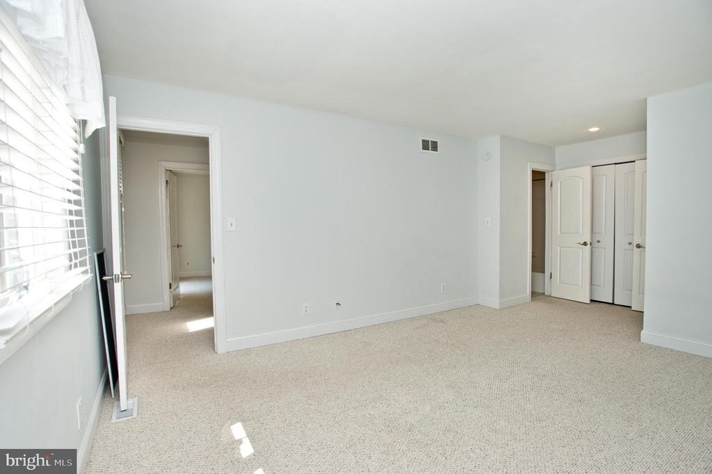 126 E Chelsea Circle - Photo 17