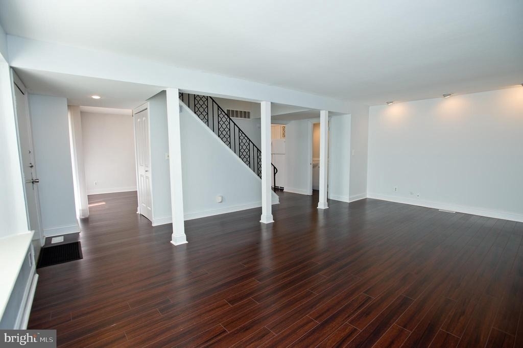 126 E Chelsea Circle - Photo 4
