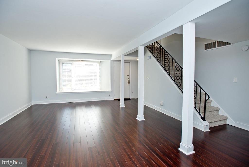 126 E Chelsea Circle - Photo 3