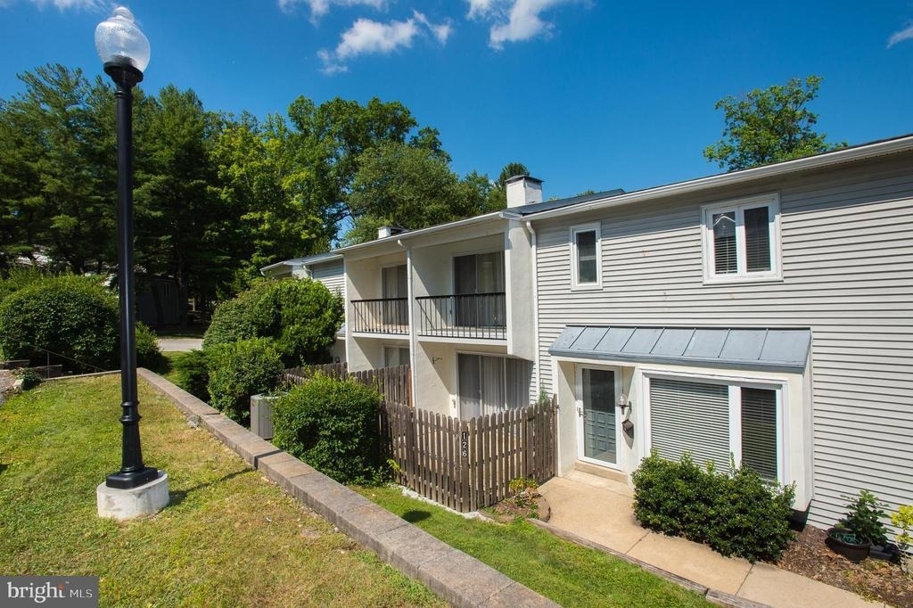 126 E Chelsea Circle - Photo 0