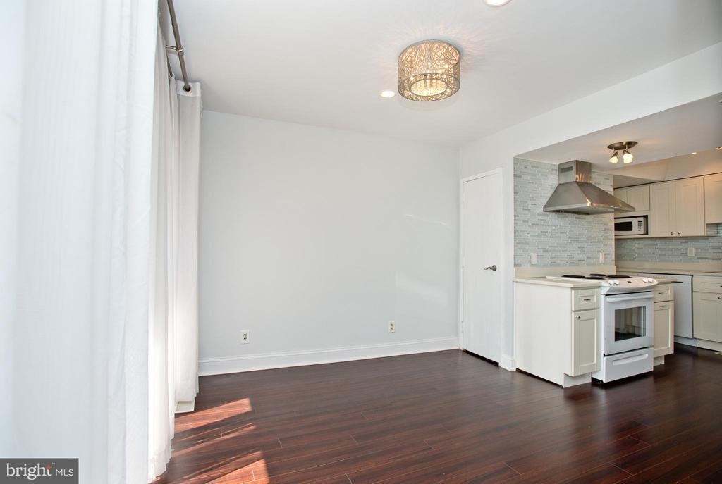 126 E Chelsea Circle - Photo 11