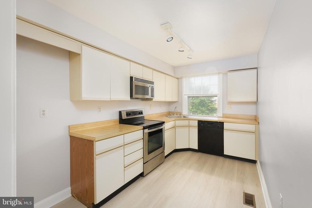 500 E Lancaster Avenue - Photo 7