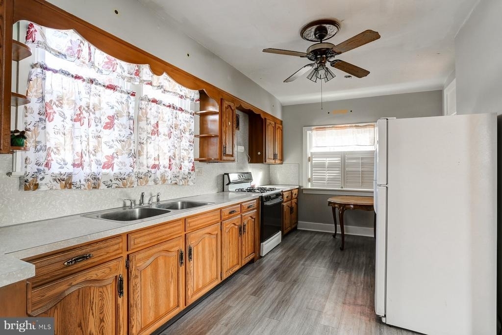 168 8th Street - Photo 4
