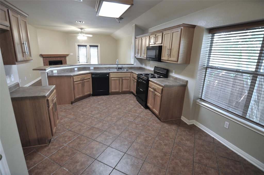 1830 Paradise Ridge Dr - Photo 4