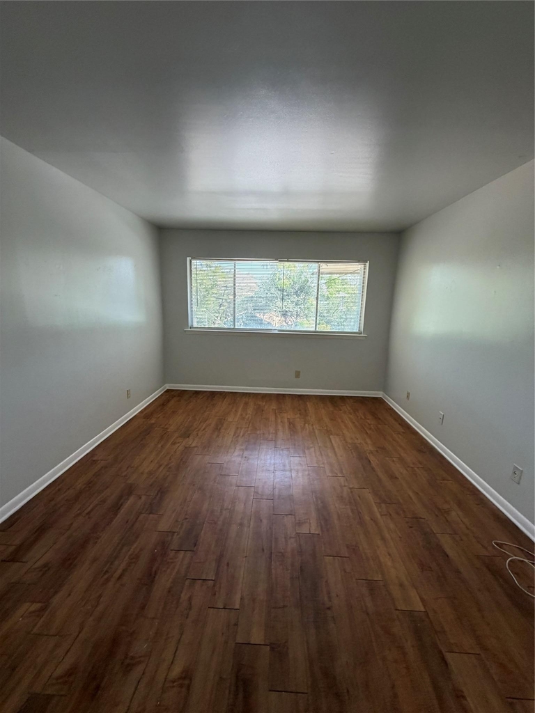 1212 W 13th St - Photo 2