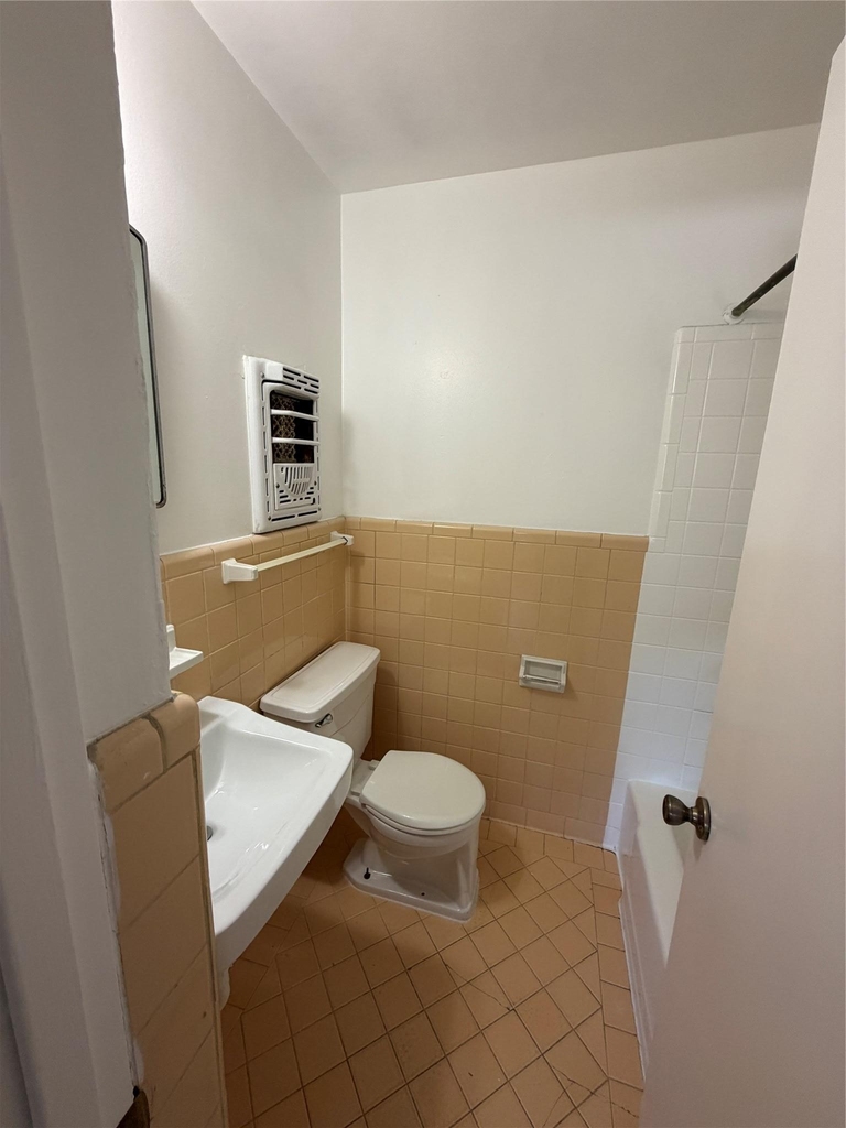 1212 W 13th St - Photo 5