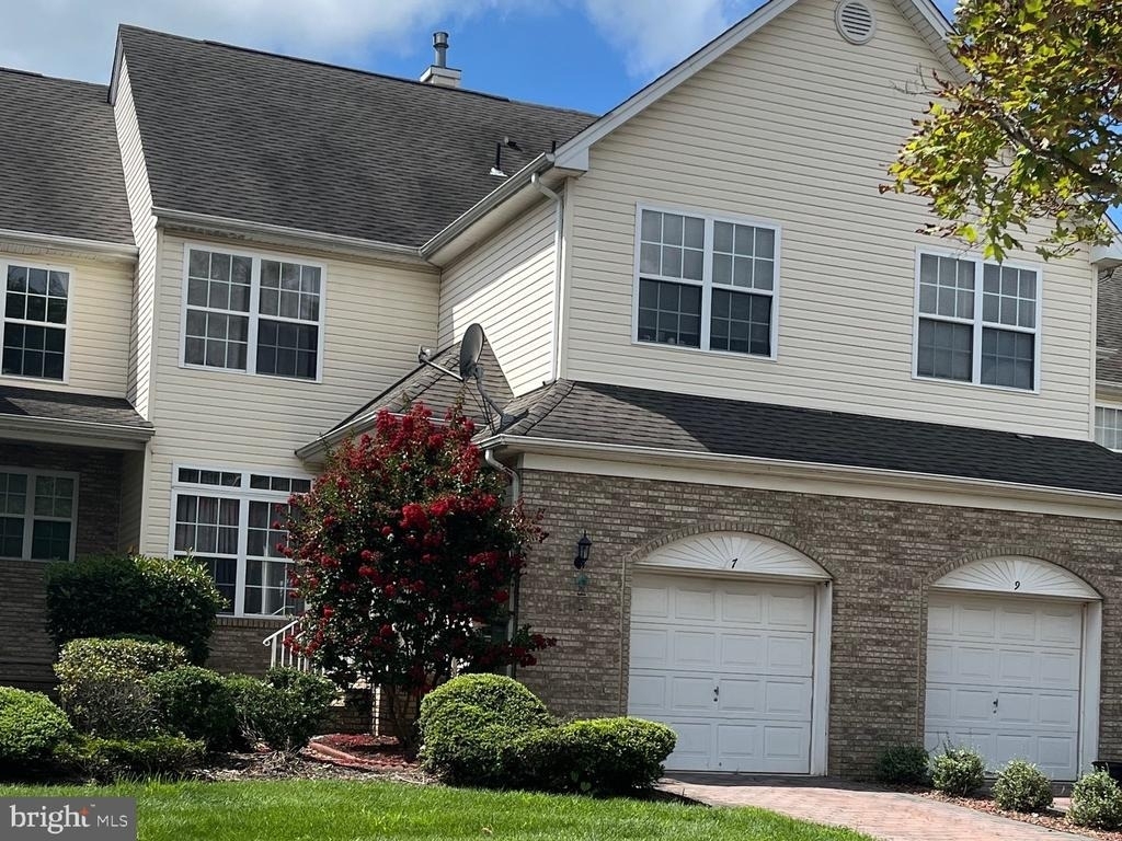 7 Shelley Circle - Photo 0