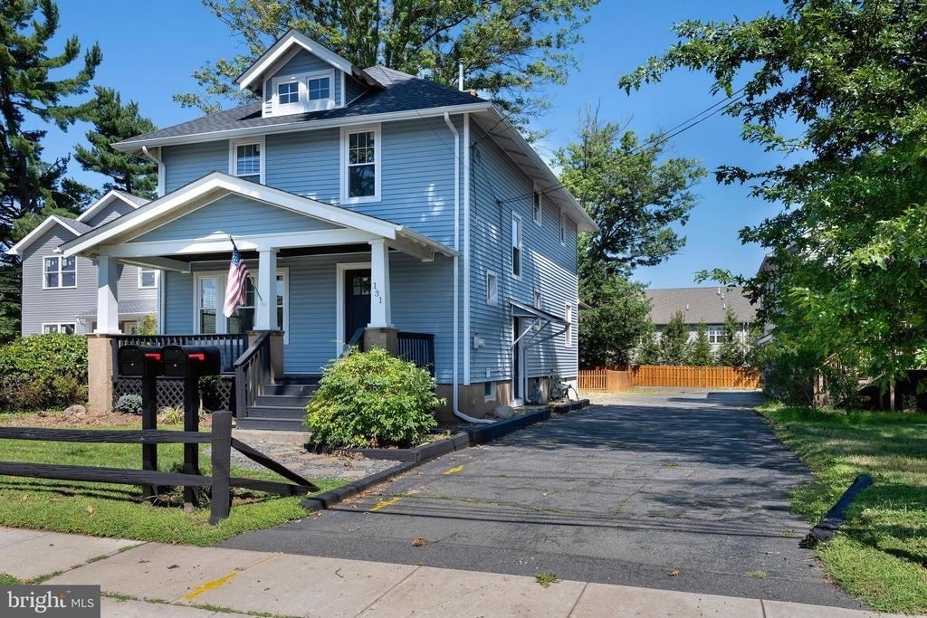 131 W Franklin Avenue - Photo 1