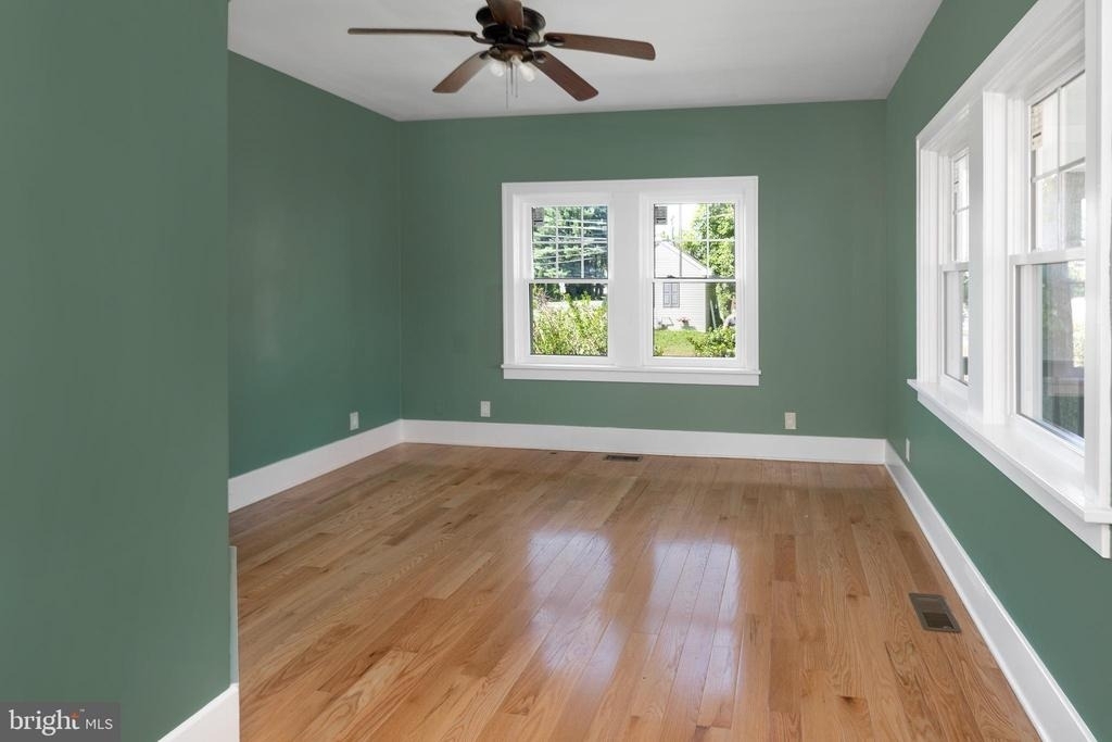131 W Franklin Avenue - Photo 8