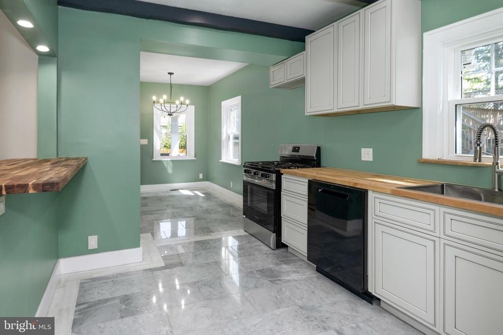 131 W Franklin Avenue - Photo 5