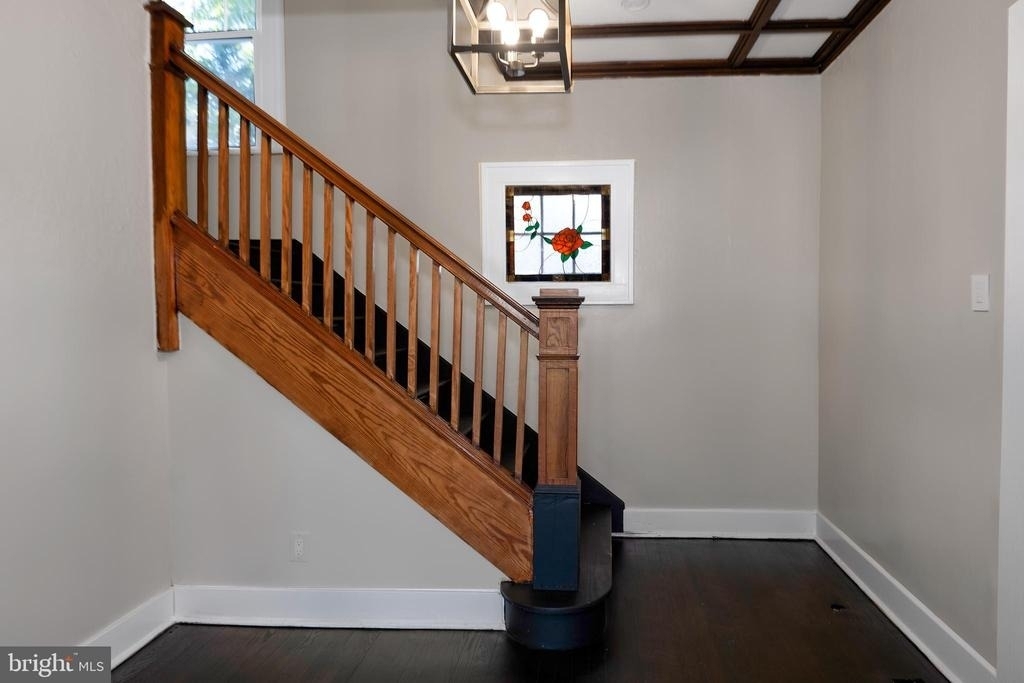 131 W Franklin Avenue - Photo 2