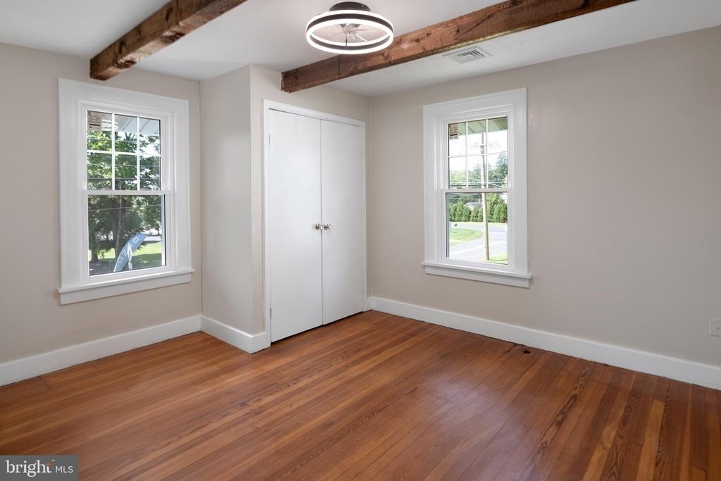 131 W Franklin Avenue - Photo 11